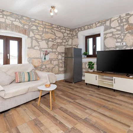 Villa House Zaneta Fuskulin